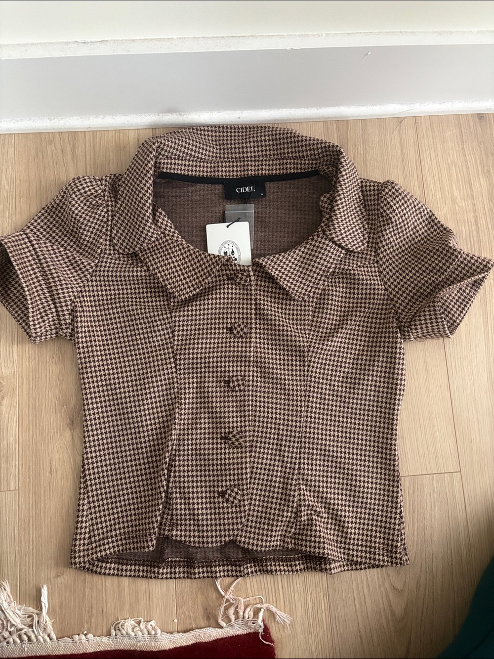 Cider Brown Houndstooth Short-Sleeve Button Front Top NWT - size XL runs small